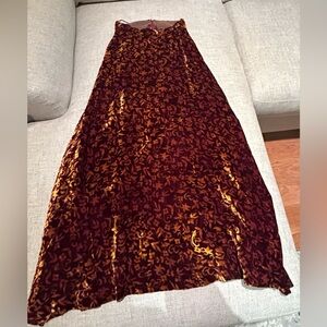 Vintage NY Union ! Beautiful fabric in burgundy and rich gold velour
